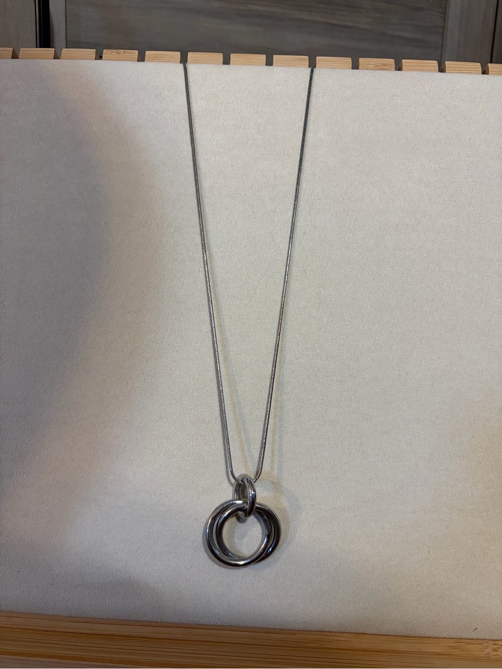 Sterling Silver Interlocking Circle Pendant Necklace - Silver